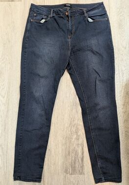 ✨3/$20✨ Kensie Dark Blue Skinny Jeans - Size 16